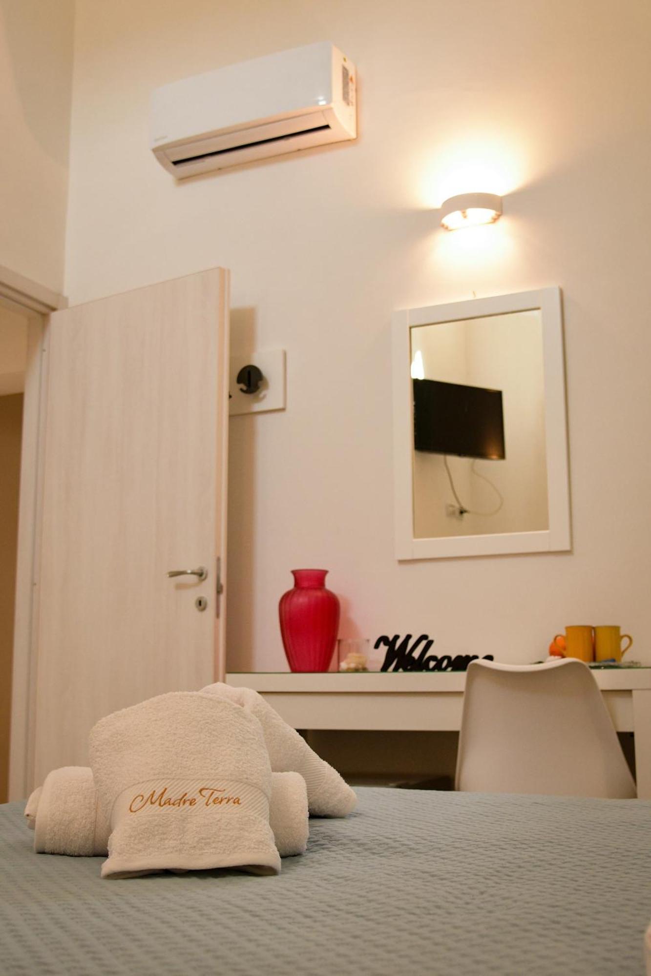 Madre Terra Apartment & Rooms Terrasini Esterno foto