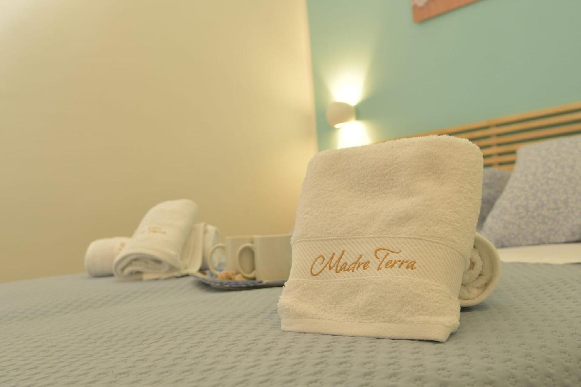 Madre Terra Apartment & Rooms Terrasini Esterno foto